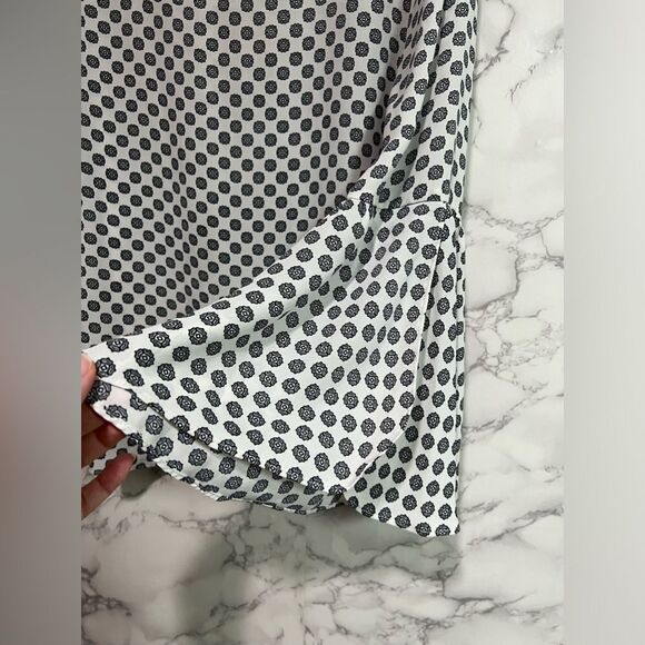 Vince Camuto Bell Sleeve Blouse Size XS - Picture 3 of 7